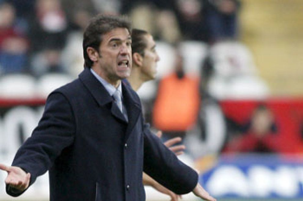 Foto: Gonzalo Arconada, destituido como entrenador de la UD Almería