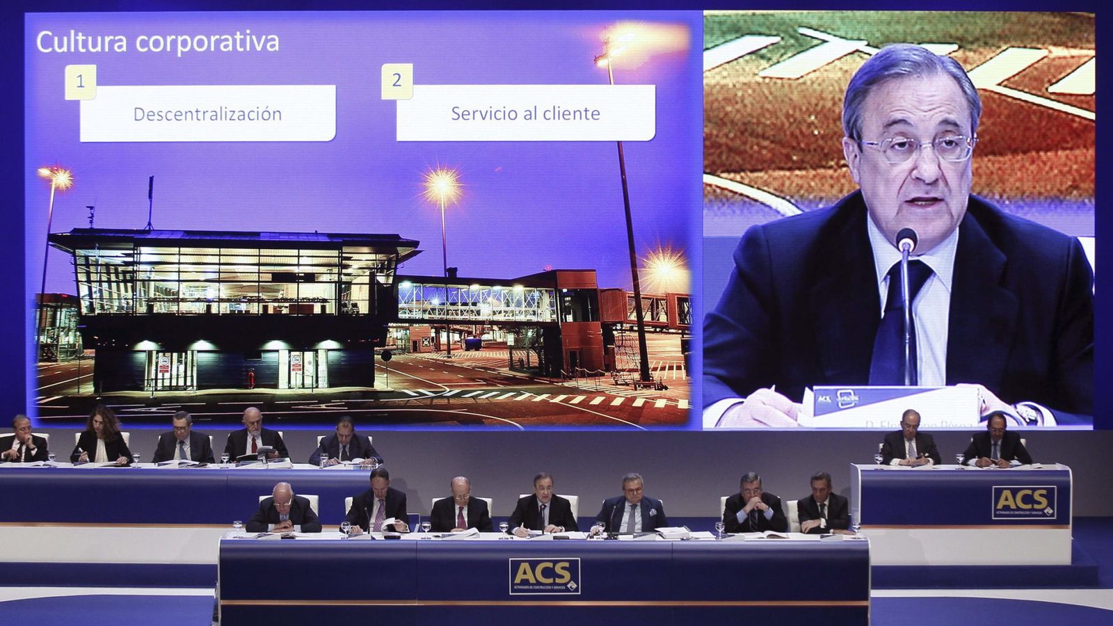 Foto: El presidente de ACS, Florentino Pérez (c), durante una junta de accionistas. (EFE)