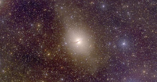 Foto: La galaxia Centauro con su distintivo cinturón de polvo (Universidad de Basilea)