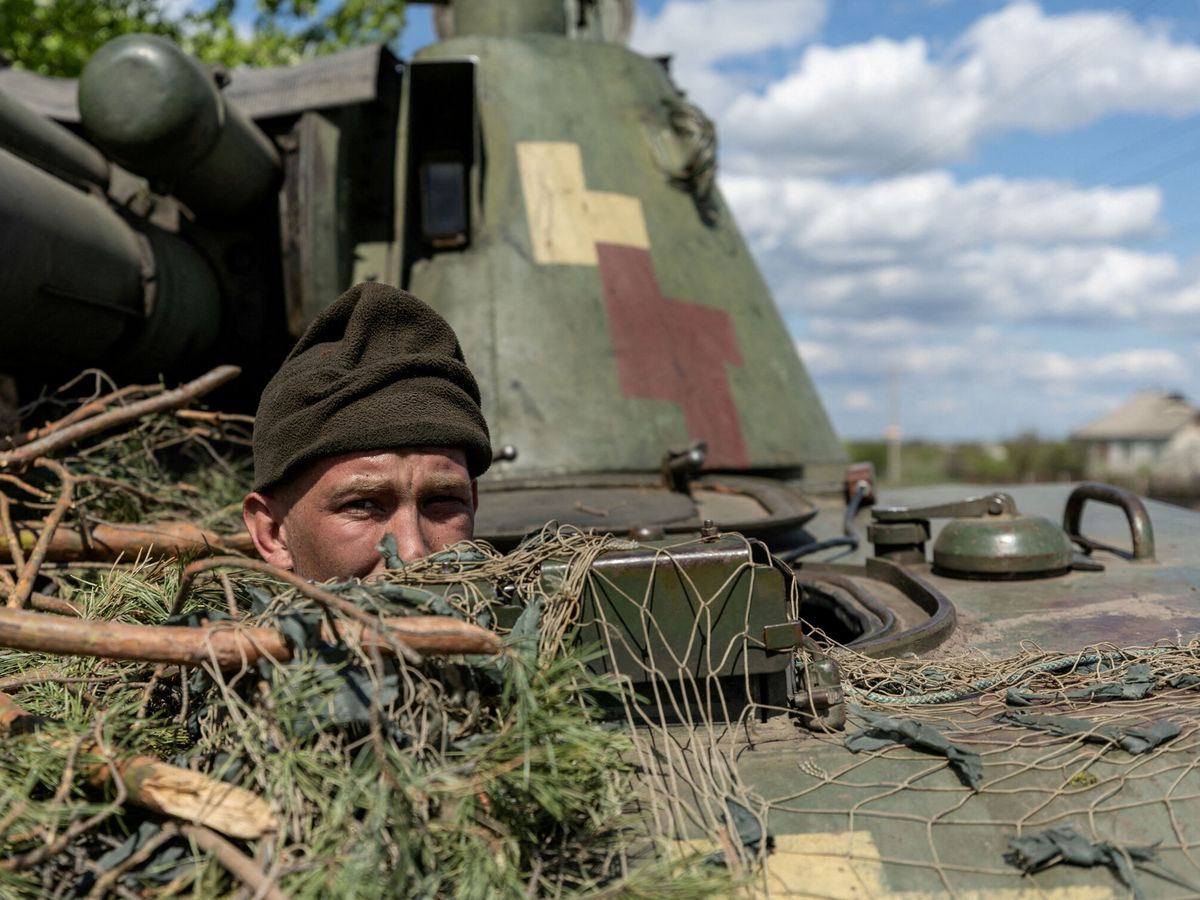 Foto: Un soldado ucraniano en Limán, en la región de Donetsk. (Reuters/Jorge Silva)
