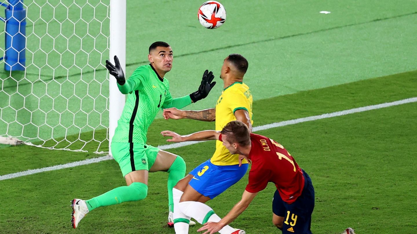 Diego Carlos evitó el 0-1 de España. (Reuters)