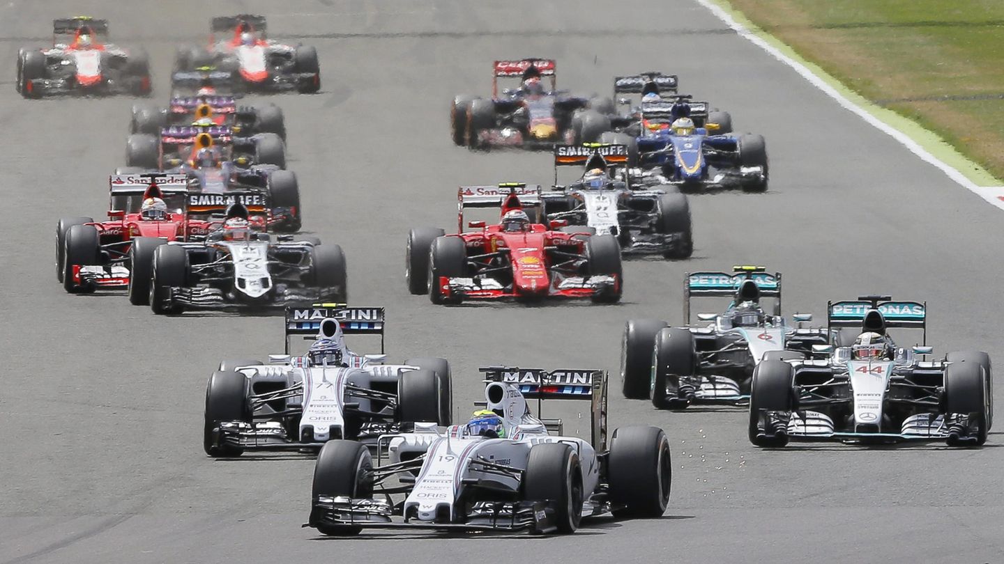 Comienzo del Gran Premio de Gran Bretaña con los Williams a la cabeza (Efe)