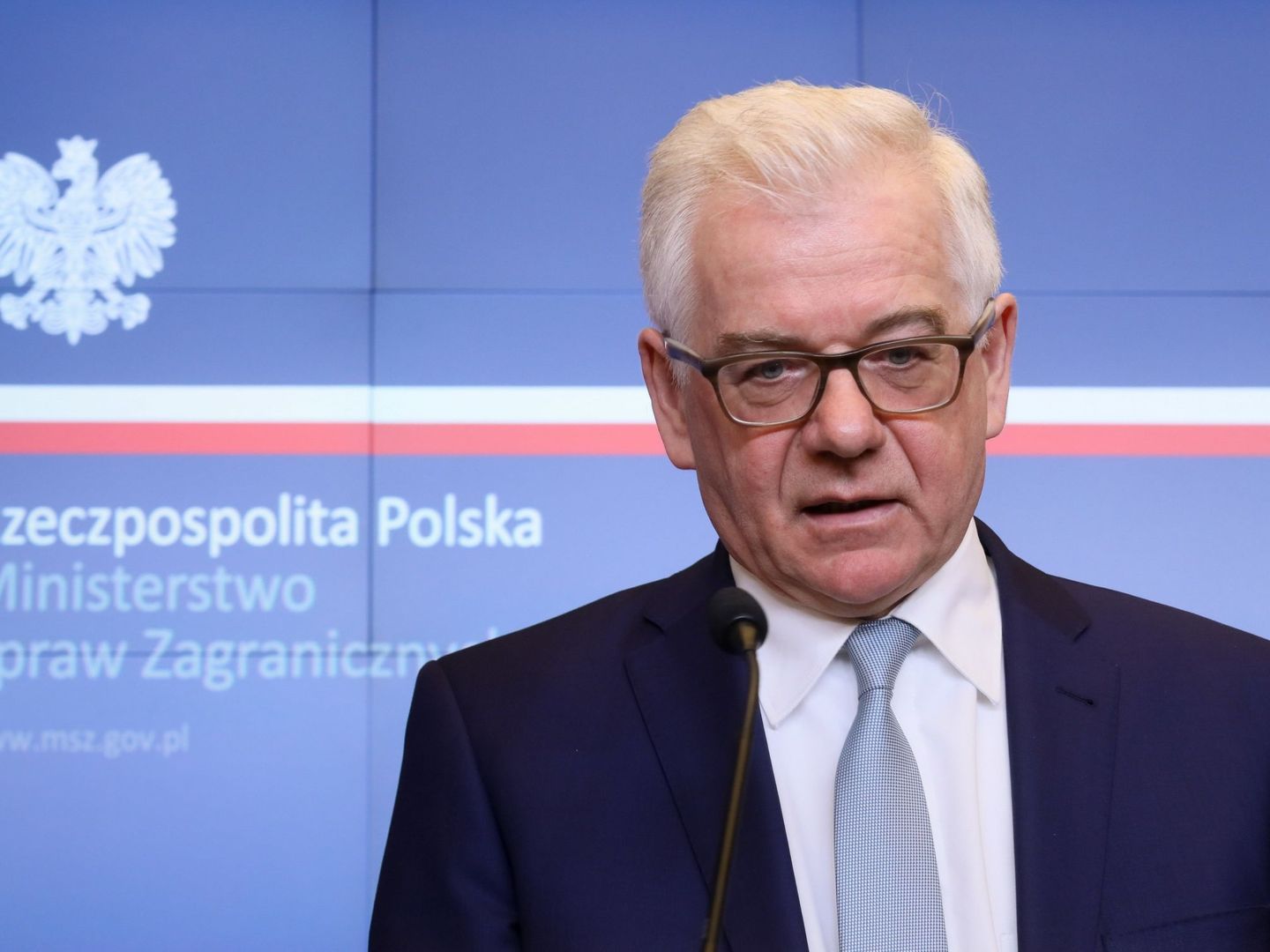 El ministro de Exteriores polaco, Jacek Czaputowicz, ofrece una rueda de prensa en Varsovia, explicando la calificación de 'persona non grata' para cuatro diplomáticos rusos. (EFE)