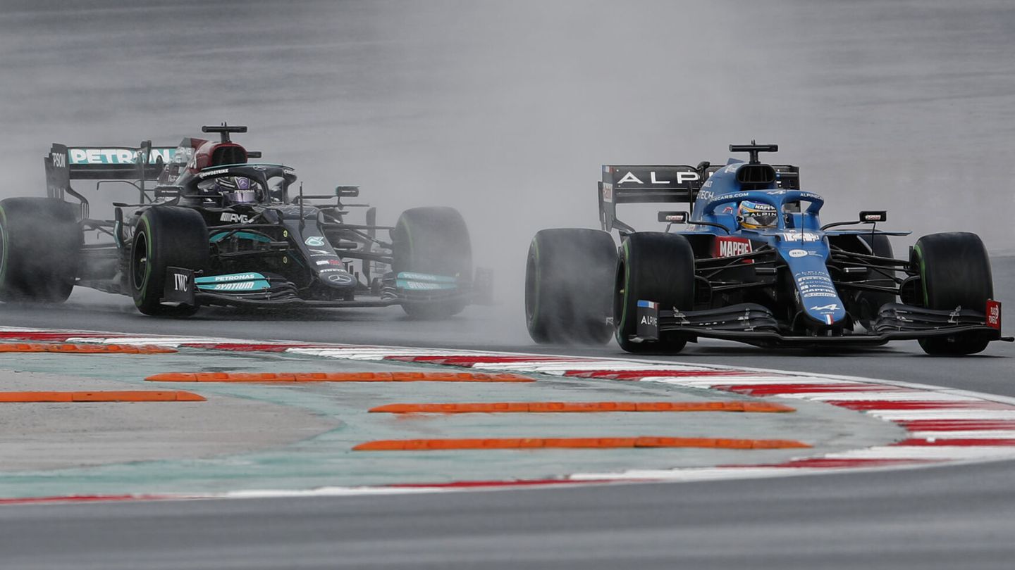 Alonso no respondía en lluvia igual de bien que en seco. (Reuters)