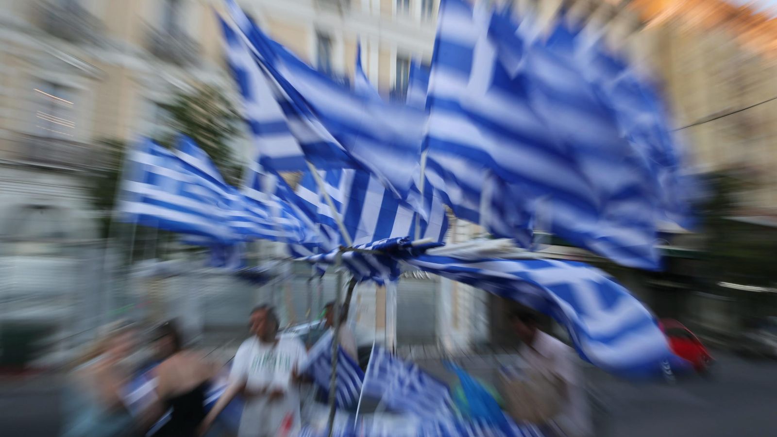 Foto: Varios manifestantes a favor del 'no' en el referédum griego. (Efe)