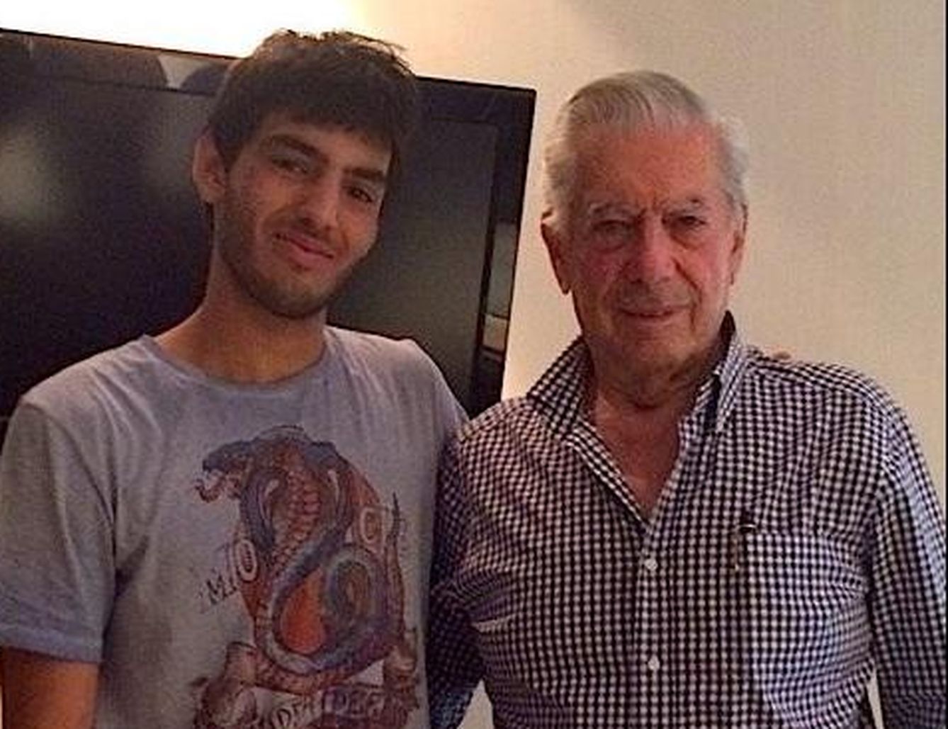 Vargas Llosa con su nieto Leandro