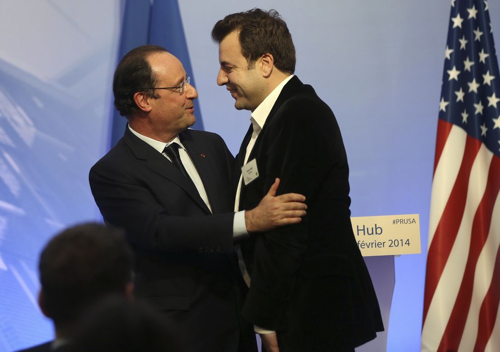 Foto: El emprendedor franco-español Carlos Díaz pide a Hollande que le abrace durante su visita a Estados Unidos. (Reuters)