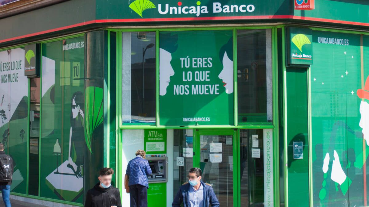 Material reciclado y nuevo diseño: Unicaja Banco presenta sus tarjetas sostenibles