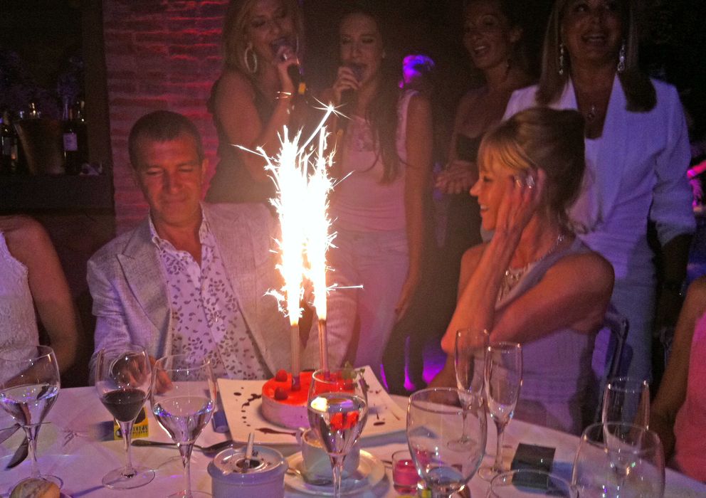 Foto: Antonio Banderas  y Melanie Griffith celebrando su cumpleaños en Marbella en 2013 (Gtres)