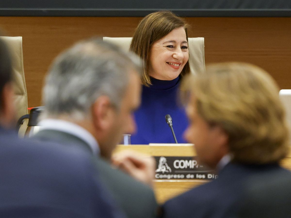 Foto: La presidenta del Congreso, Francina Armengol, en la Cámara durante su comparecencia en la comisión de las mascarillas. (EFE / Mariscal)