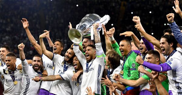 Foto: Sergio Ramos levanta la duodécima Copa de Europa del Real Madrid el pasado junio en Cardiff. (EFE)