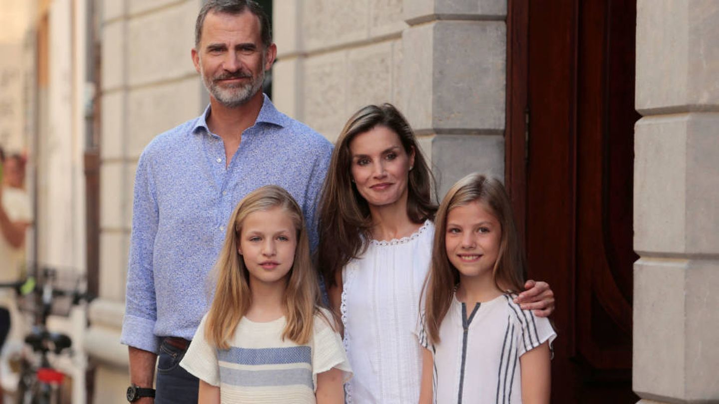 Los Reyes y sus hijas, en una imagen de archivo. (Reuters)