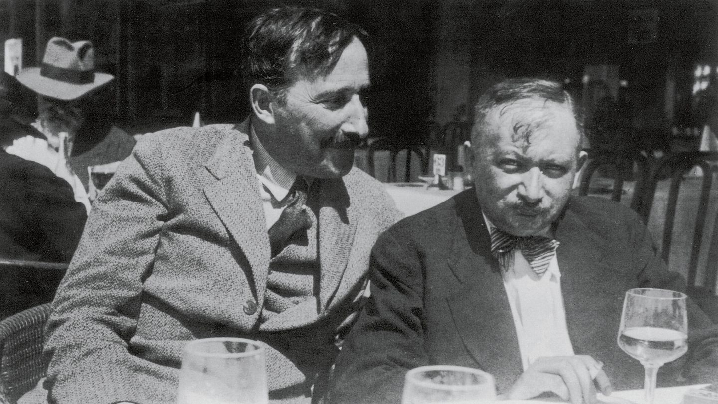 Los escritores Stefan Zweig y Joseph Roth fotografiados en 1936. (Getty/Imagno)