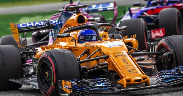 Foto: El McLaren de Alonso solo aguantó diez vueltas en el GP de Italia. (EFE)