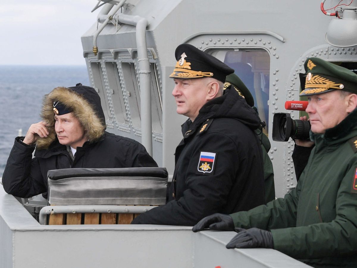 Foto: Putin, junto a Aleksandr Dvornikov (derecha). (Reuters/Alexei Druzhinin)