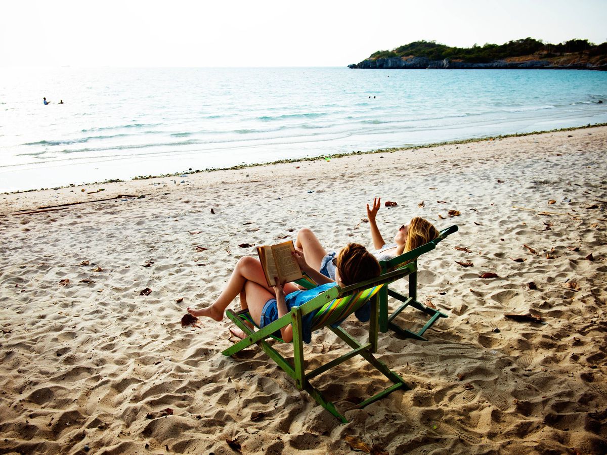Foto: Las mejores sillas para playa y piscina: cuál elegir y comprar (rawpixel.com para Freepik)
