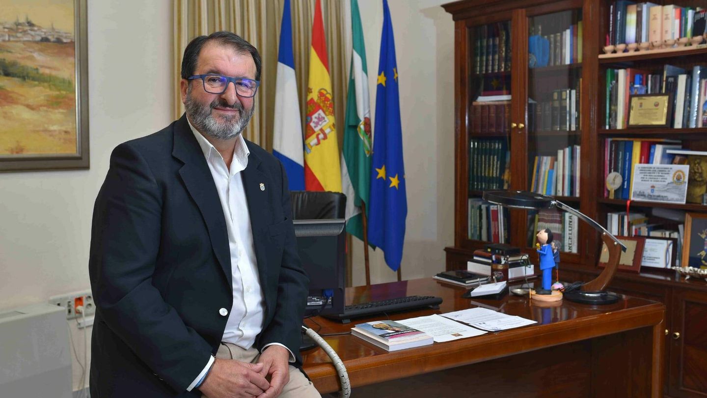 El alcalde de Carmona, Juan Ávila. (PP)