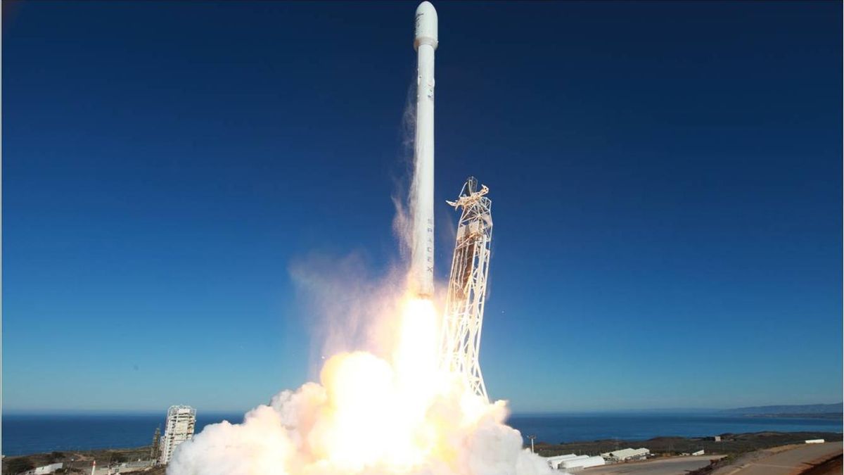 SpaceX intentará aterrizar verticalmente en tierra su cohete Falcon 9