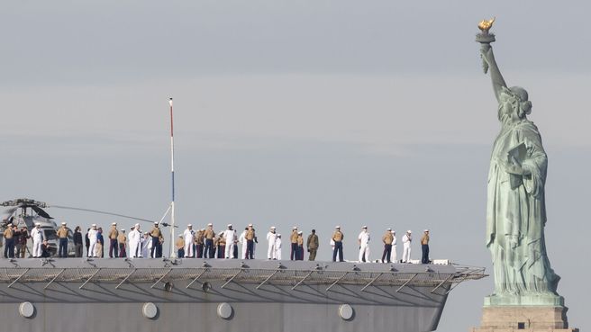 Foto de Desfile de barcos por la Semana de la Flota 