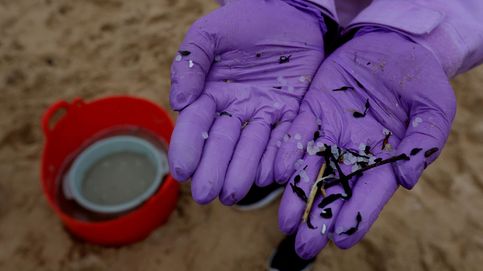 Asturias eleva la alerta por los microplásticos y podrá pedir ayuda estatal: Se quedan donde muere el mar