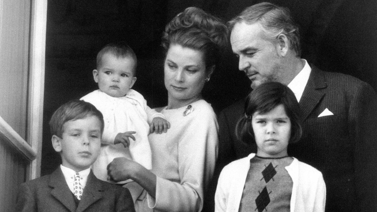 En el balcón del palacio ese mismo 1966, cuando Alberto tenía la misma edad que sus hijos. (CP)