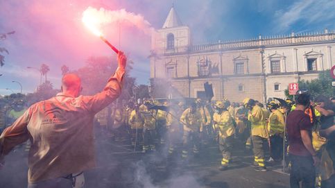 Las contrataciones de verano de los bomberos amenazan con caldear la campaña andaluza