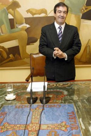 Rajoy se debate entre Cascos o De Lorenzo para iniciar la reconquista asturiana