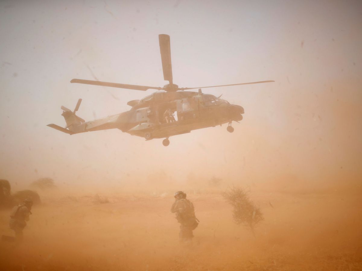 Foto: Helicóptero despega en una operación en Mali en 2017. (Reuters)