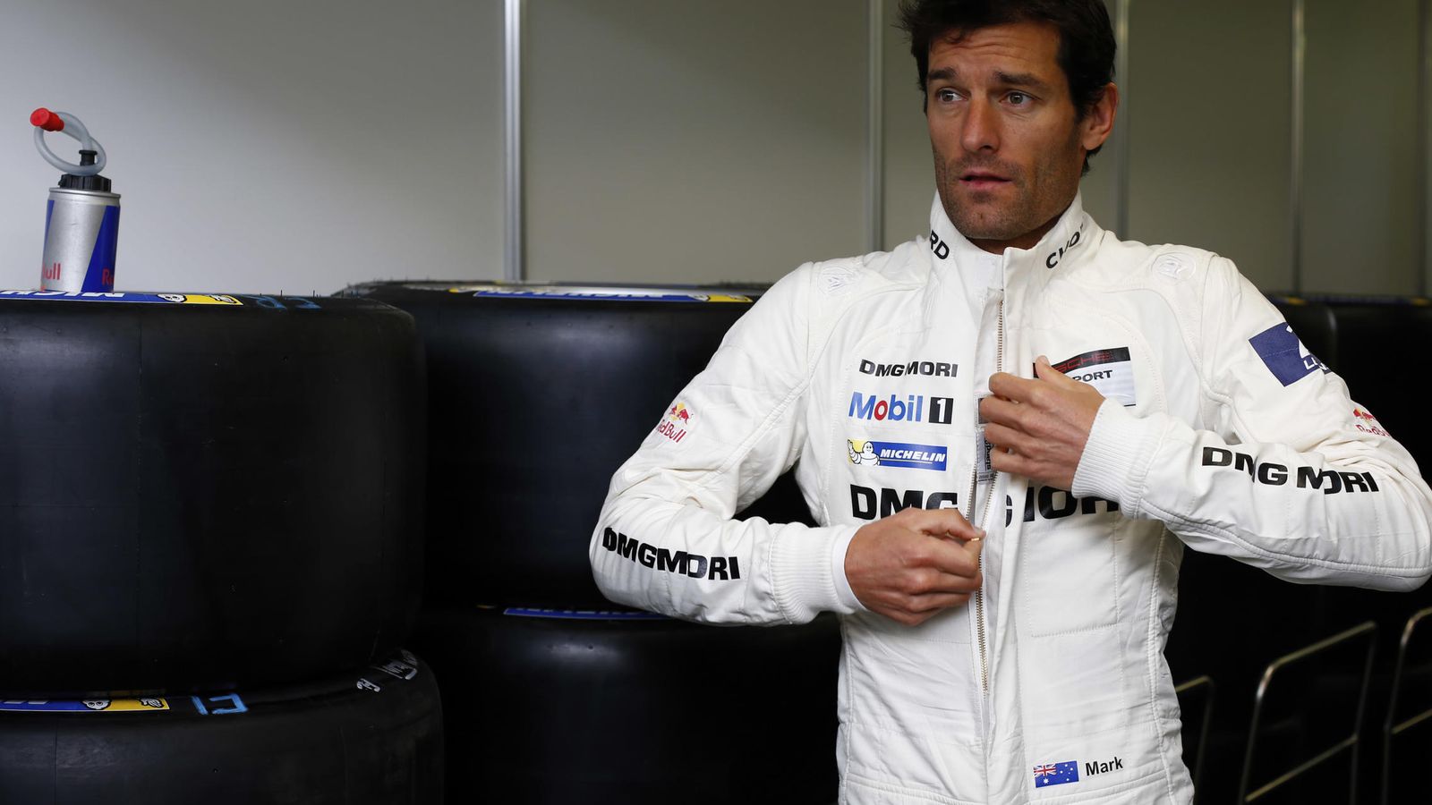 Foto: Mark Webber preparándose antes de saltar a la pista de Le Mans.
