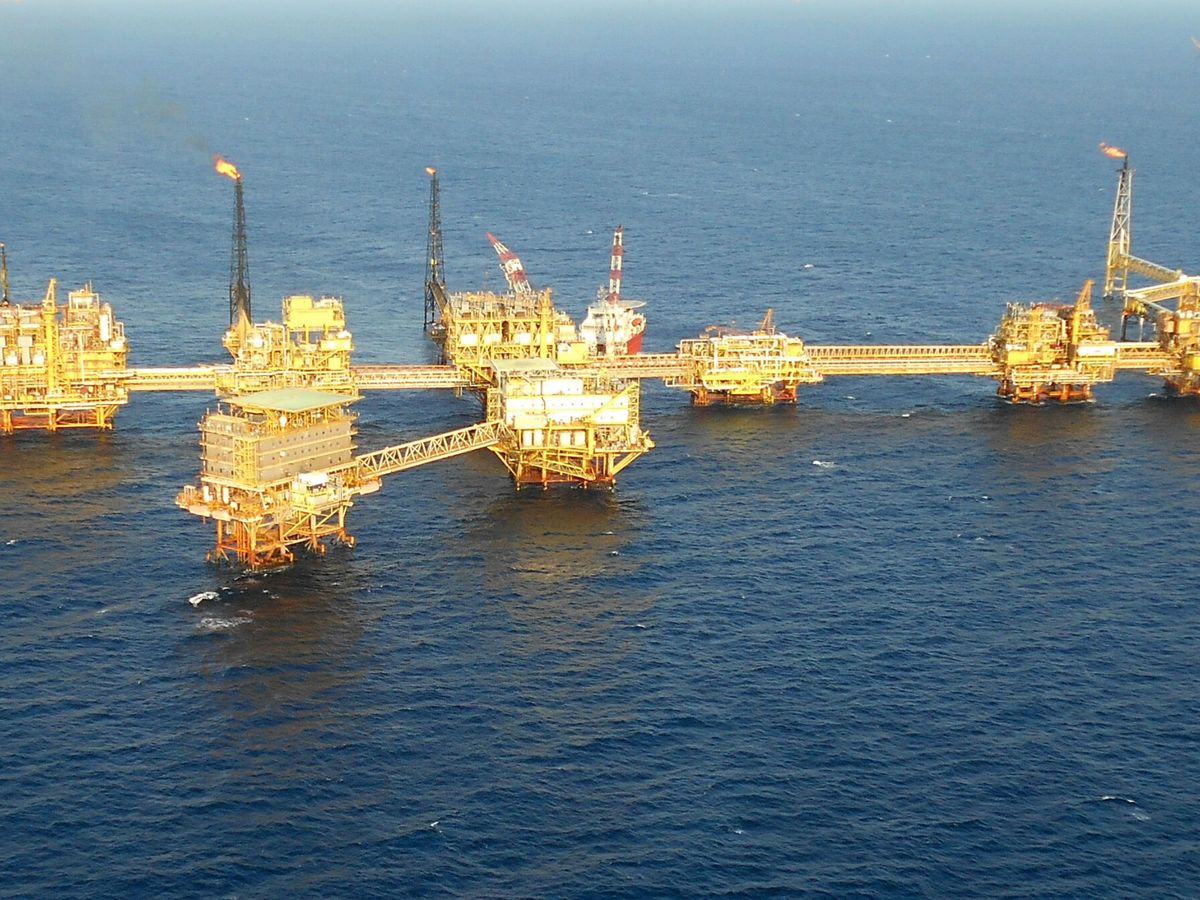 Foto: Una plataforma petrolera. (EFE)
