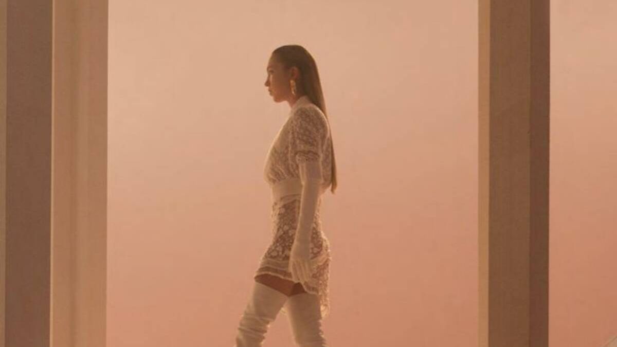 Alta Costura: Kate Moss reivindica su papel en la moda en la colección de Fendi