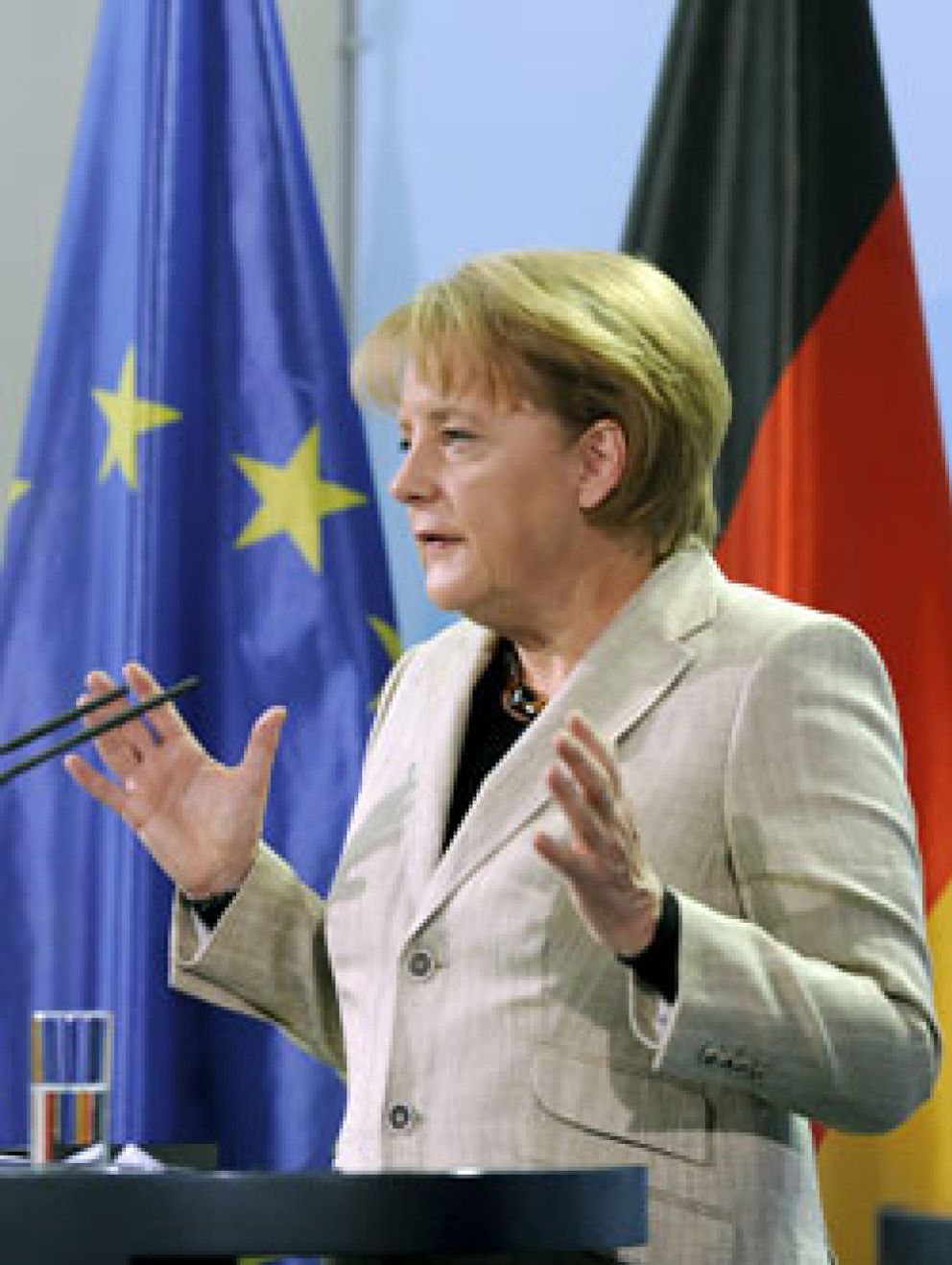 Foto: Merkel culpa a España y Portugal de la situación del euro y dice que los tendrá vigilados