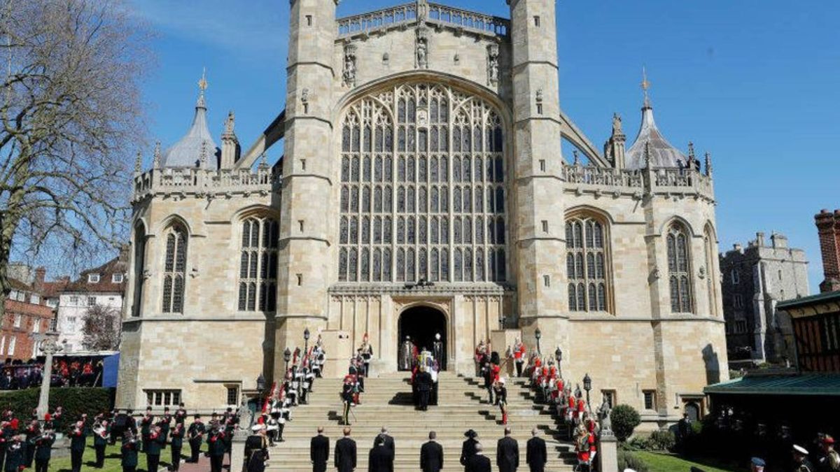 Así es la capilla de San Jorge en el castillo de Windsor, donde será enterrada tras su funeral Isabel II