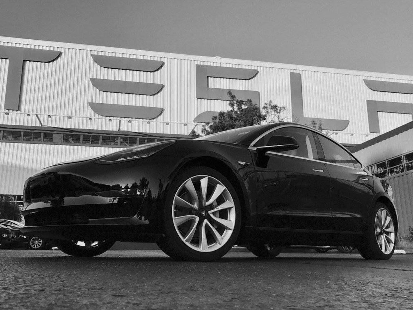 La segunda foto del coche compartida por Elon Musk