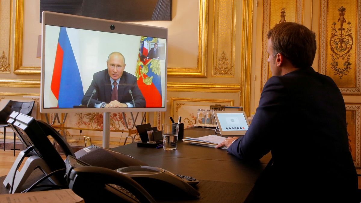 Macron pide a Putin aclarar el "intento de asesinato" contra Navalni