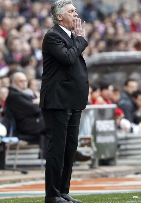 Foto: Carlo Ancelotti durante el partido (Efe).
