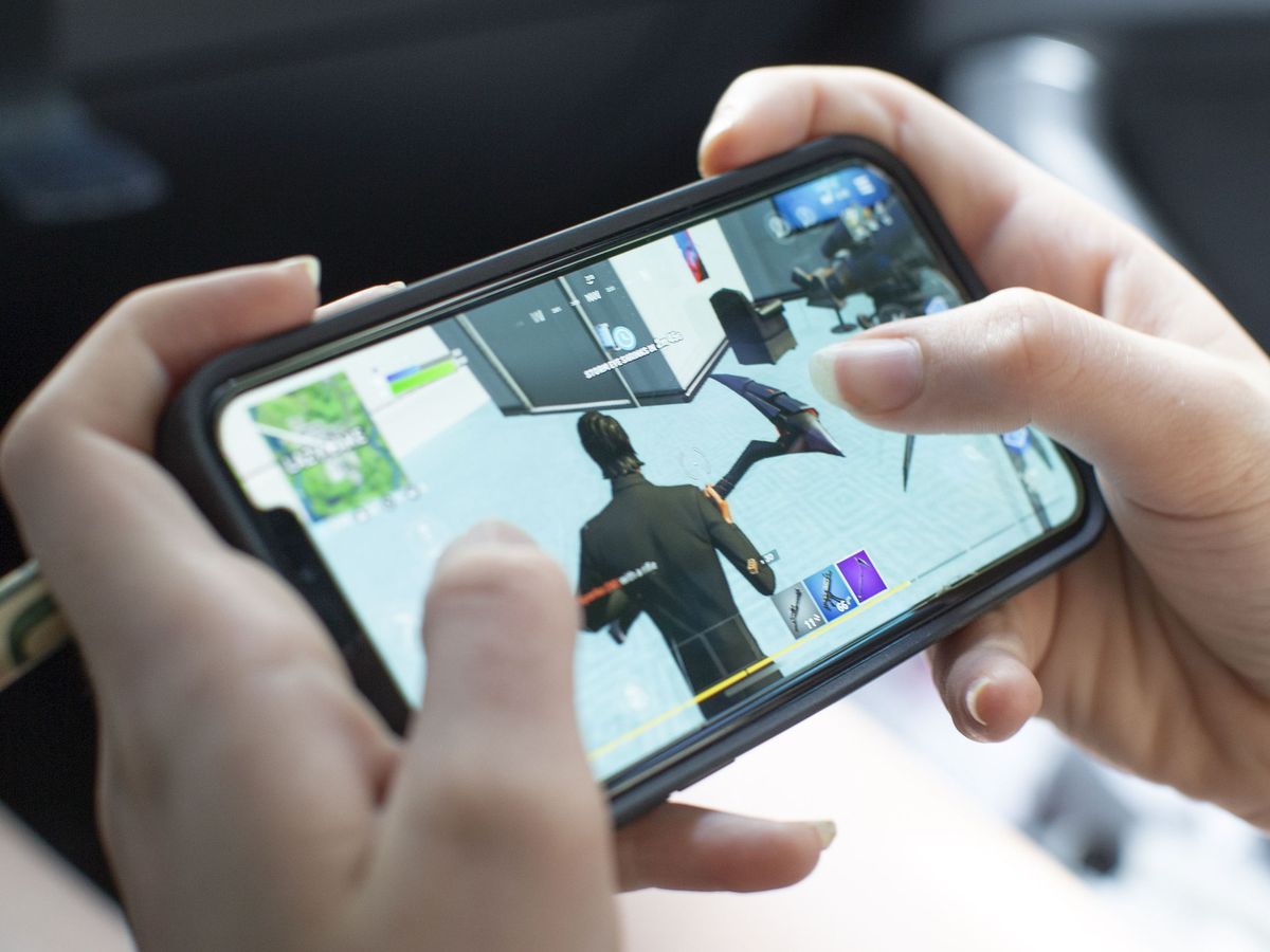 Foto: Fortnite, de Epic Games, corriendo en un iPhone. (Foto: Reuters)