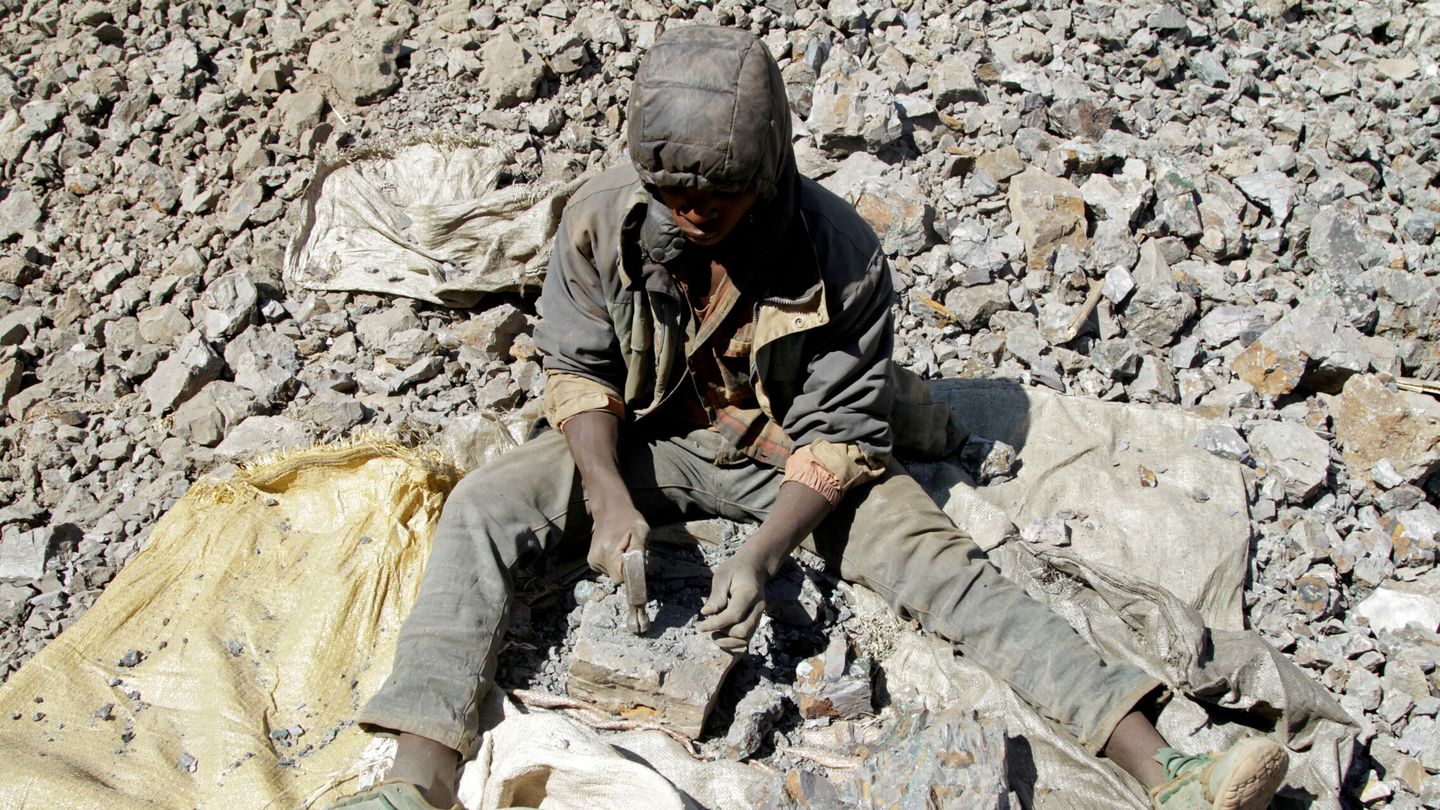Muchas de las minas en las que se recoge el cobalto necesario para tu teléfono móvil funcionan en condiciones de semiesclavitud.