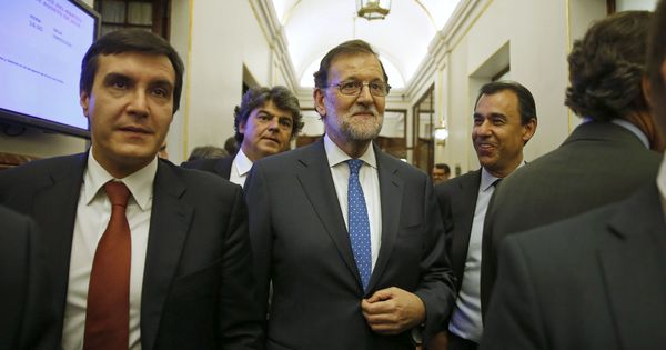 Foto: José Luis Ayllón, junto a Mariano Rajoy, en el Congreso. (EFE)