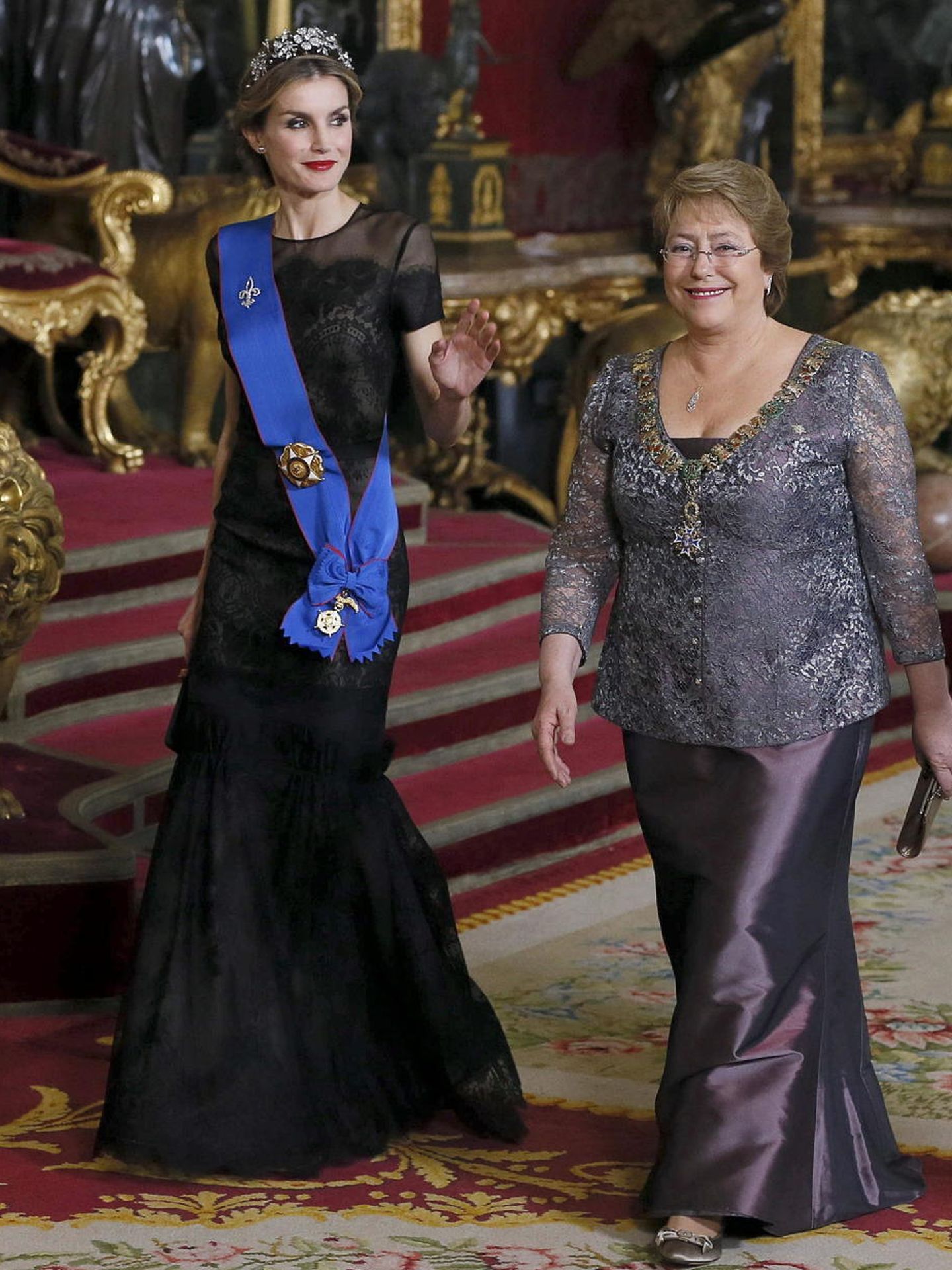 La Reina, vestida de Carolina Herrera. (EFE/Juanjo Martín)