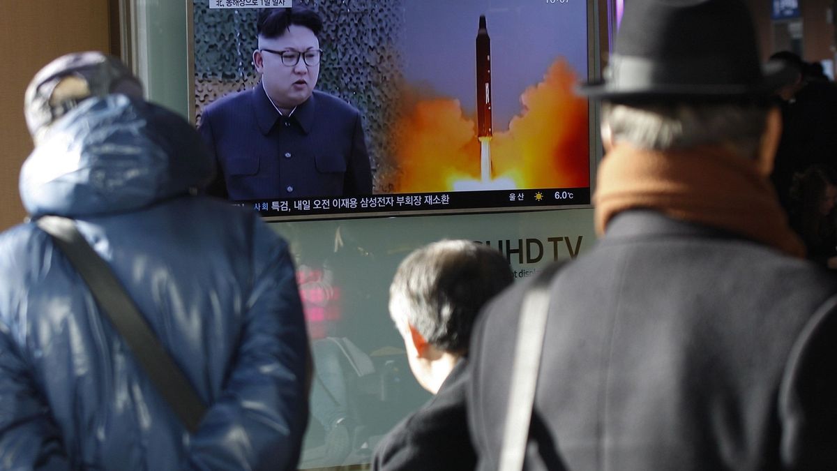 Pyongyang pone a prueba a Trump con el lanzamiento de un misil de medio alcance