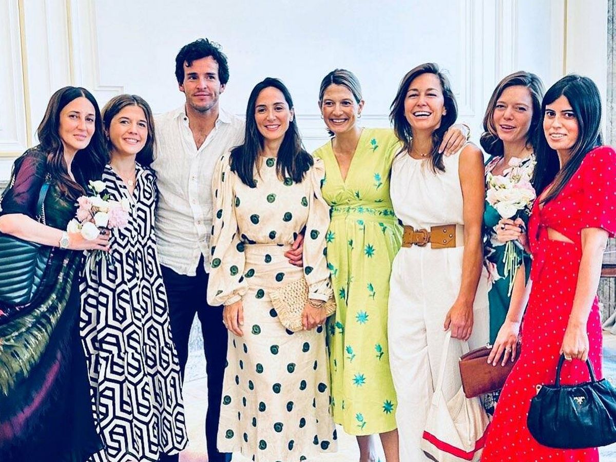 Foto: Íñigo y Tamara, con sus amigos el domingo en el Ritz. (Instagram)