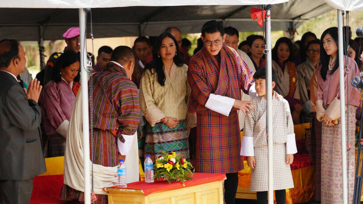 La familia real, en el aniversario de la escuela. (Casa Real de Bután)  
