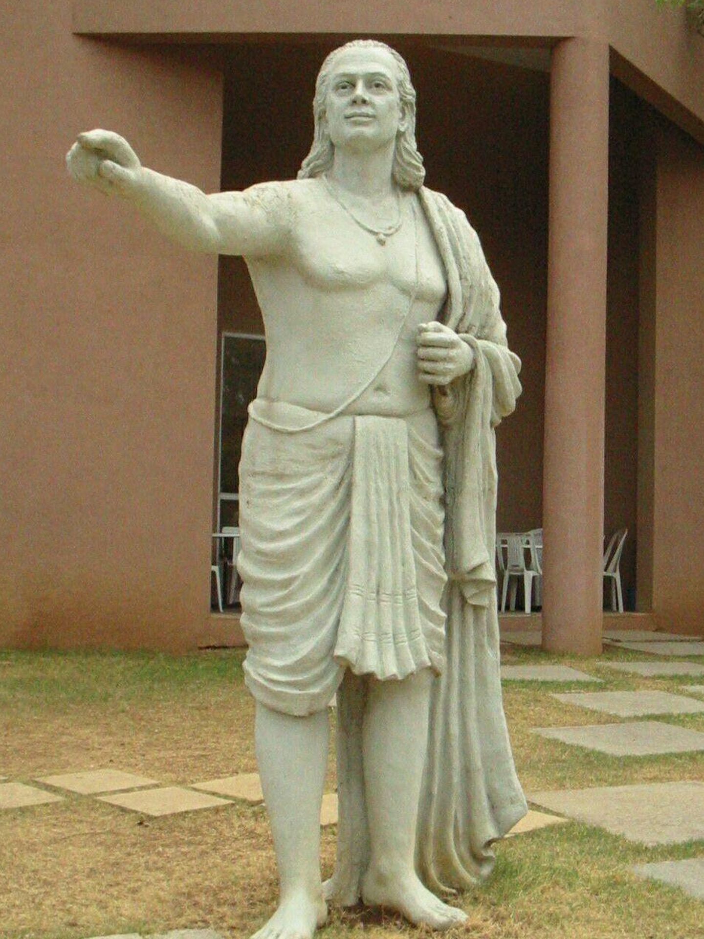 Estatua del matemático y astrónomo indio Aryabhata