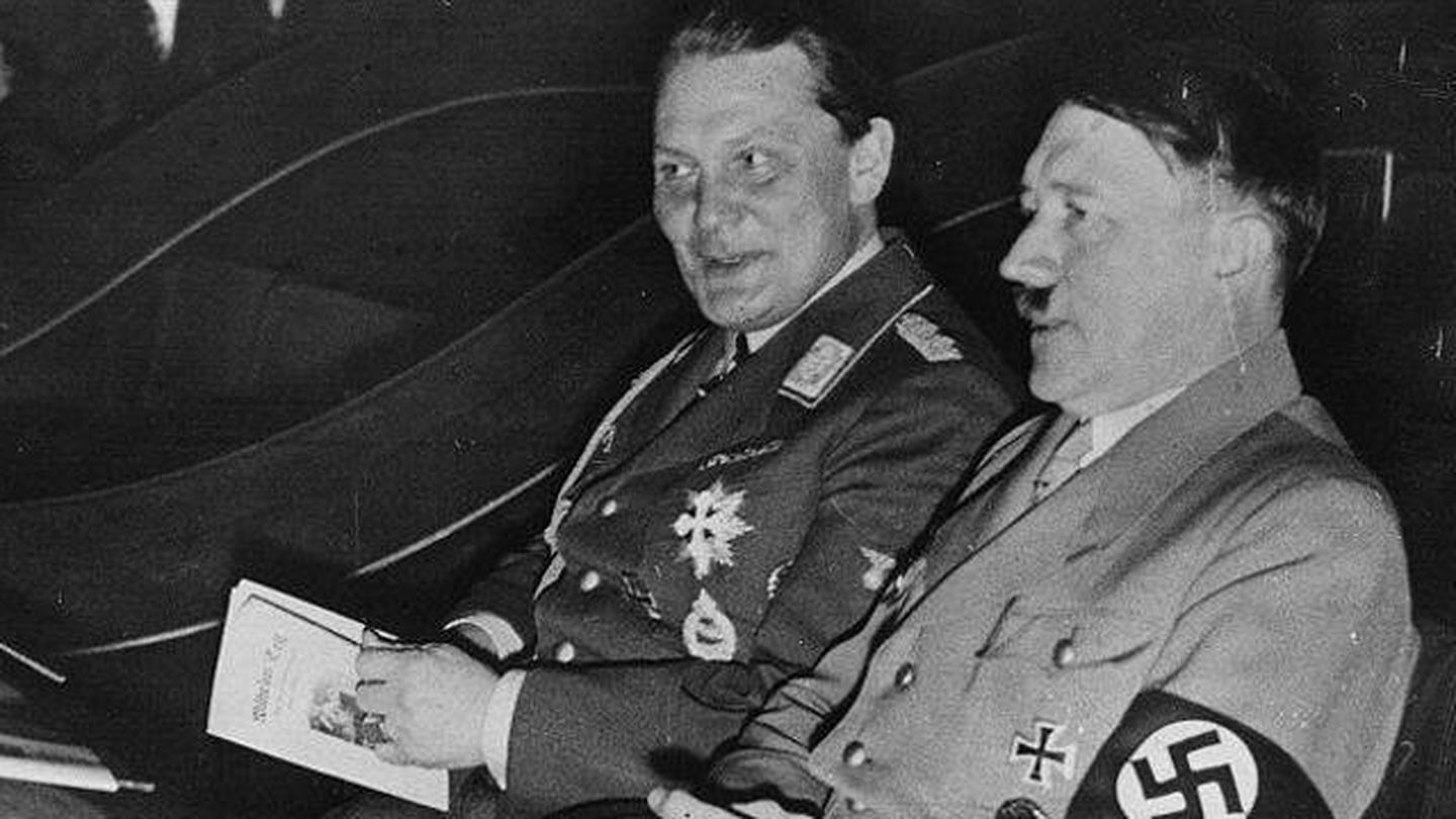 Adolf Hitler con Herman Goring. 