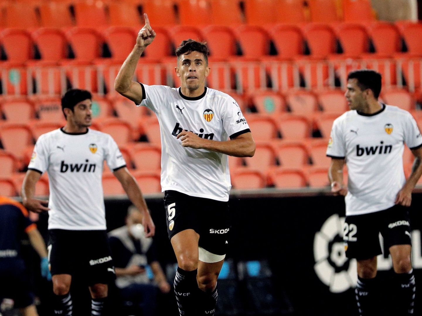 Gabriel Paulista celebra un gol con el Valencia. (Efe)