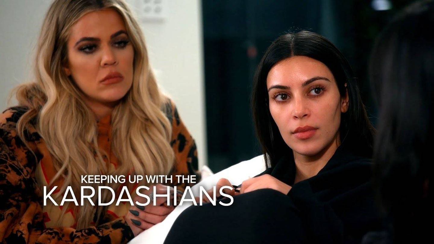 Kim Kardashian narrando su calvario en su reality. 