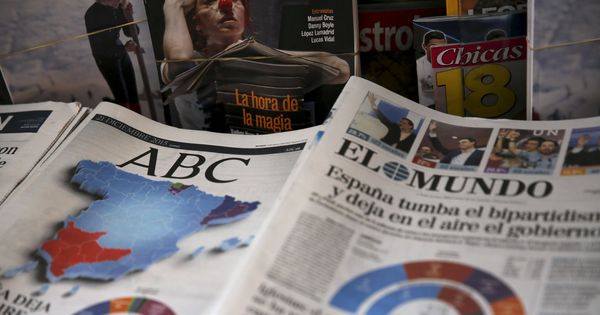 Foto: Fotografía de archivo de periódicos en un quiosco en Madrid. (Reuters)