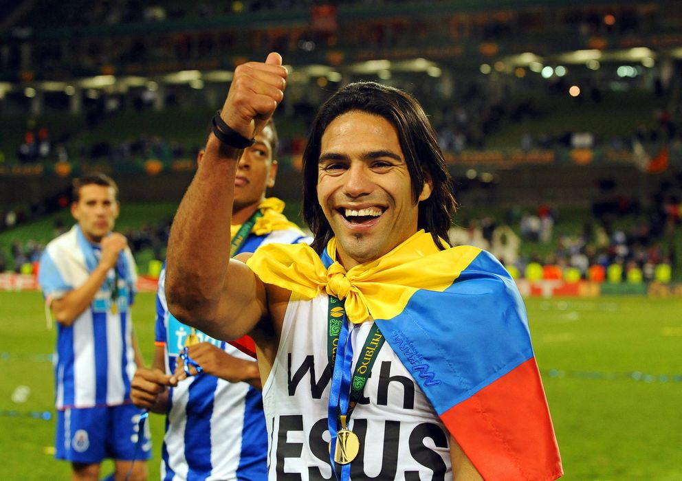 Foto: El colombiano Radamel Falcao celebra la Liga Europa conseguida con el Oporto.