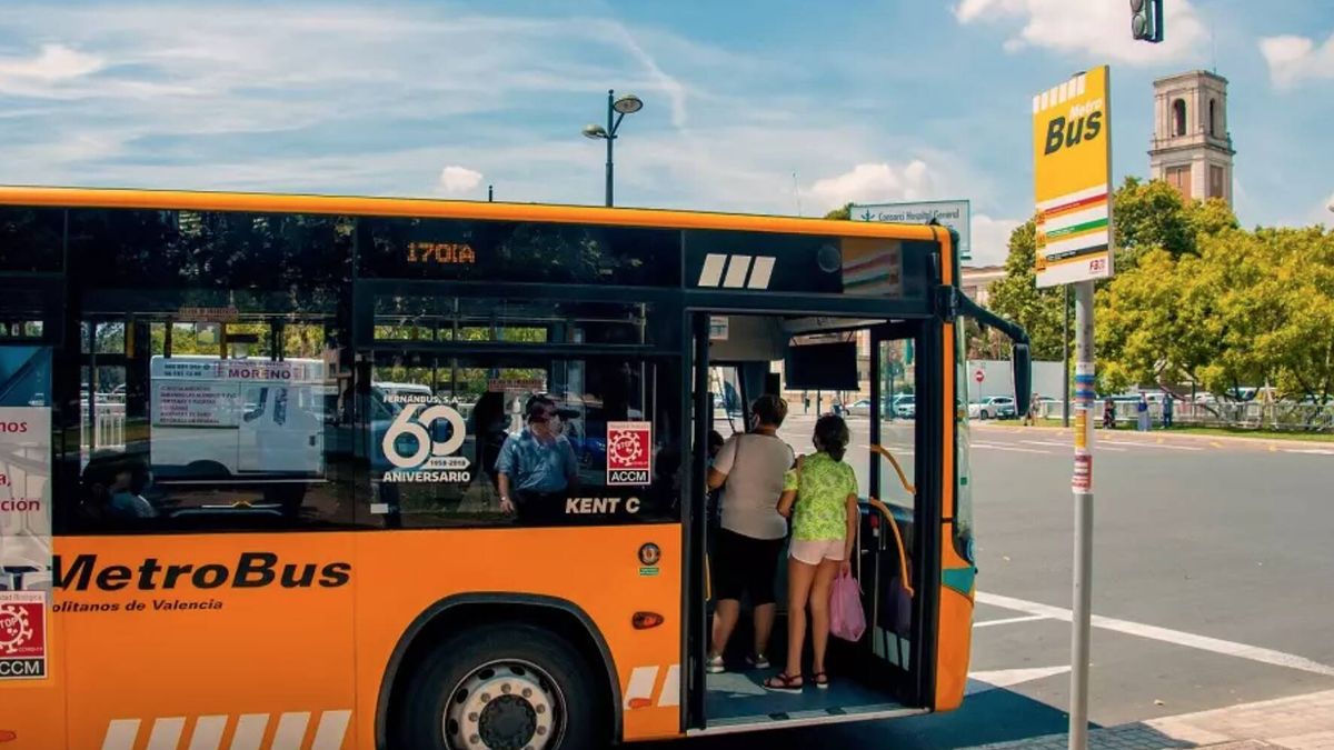 Lío en el concurso de 300M de autobuses en Valencia: un aspirante denuncia "causa de ilegalidad"